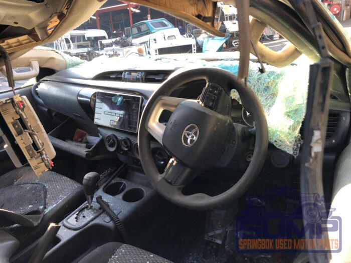 TOYOTA , HILUX 2 . 4 GD 6 SRX 4 X A / T P / U S / C , WHITE , 2016 ( 30068 ) - Image 5