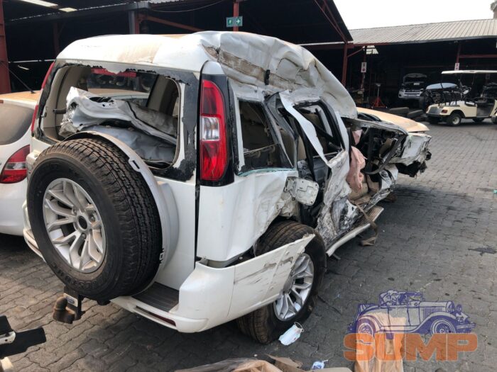 FORD , EVEREST 3 . 0 TD Ci XLT , WHITE , 2013 ( 29546 ) - Image 4
