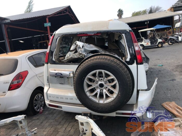 FORD , EVEREST 3 . 0 TD Ci XLT , WHITE , 2013 ( 29546 ) - Image 5