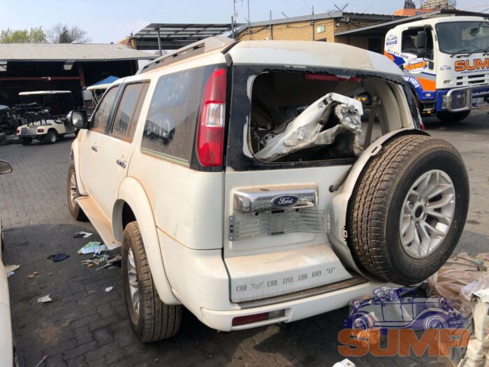 FORD , EVEREST 3 . 0 TD Ci XLT , WHITE , 2013 ( 29546 ) - Image 6