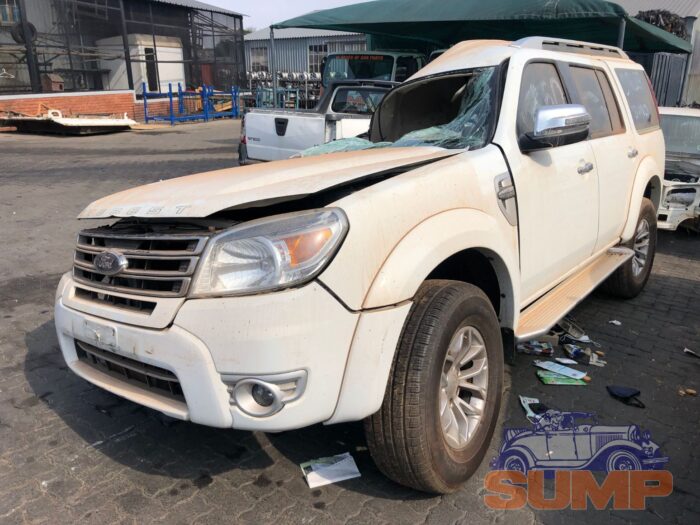 FORD , EVEREST 3 . 0 TD Ci XLT , WHITE , 2013 ( 29546 ) - Image 8