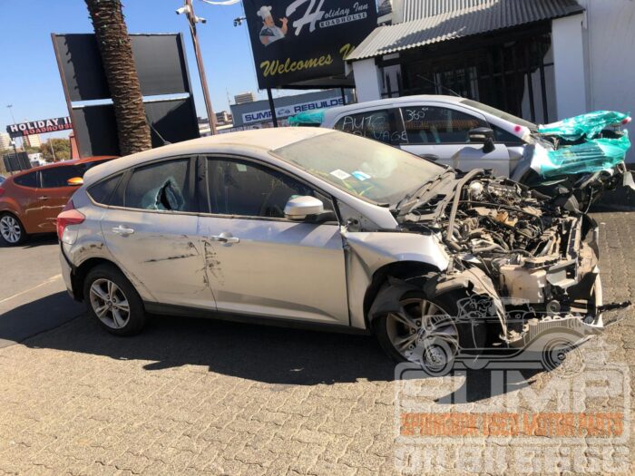 FORD , FOCUS 1 . 6 Ti VCT TREND 5 DR , SILVER , 2013 ( 30581 ) - Image 3