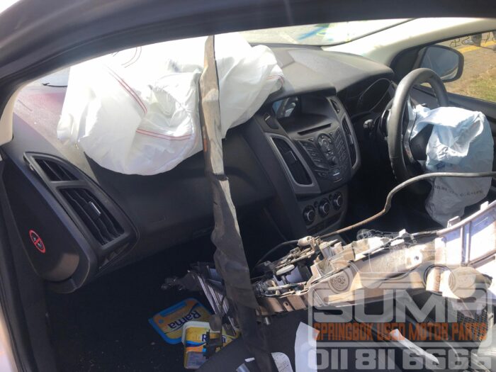 FORD , FOCUS 1 . 6 Ti VCT TREND 5 DR , SILVER , 2013 ( 30581 ) - Image 9