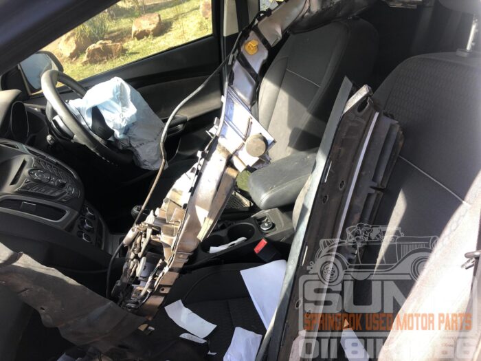 FORD , FOCUS 1 . 6 Ti VCT TREND 5 DR , SILVER , 2013 ( 30581 ) - Image 10