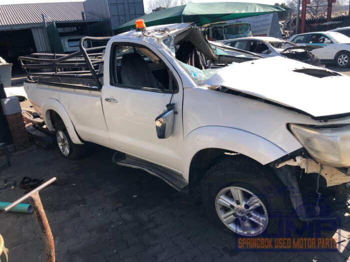 TOYOTA , HILUX 3 . 0 D - 4 D RAIDER R / B P / US / C , WHITE , 2013 ( 30067 ) - Image 4
