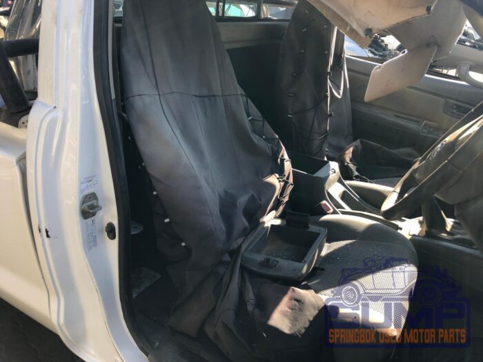 TOYOTA , HILUX 3 . 0 D - 4 D RAIDER R / B P / US / C , WHITE , 2013 ( 30067 ) - Image 6