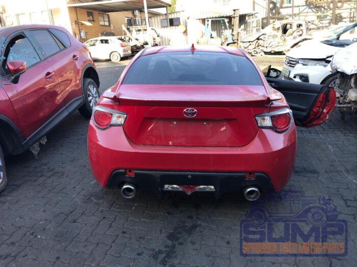 TOYOTA , 86 2 . 0 HIGH A / T , RED , 2015 ( 30051 ) - Image 2