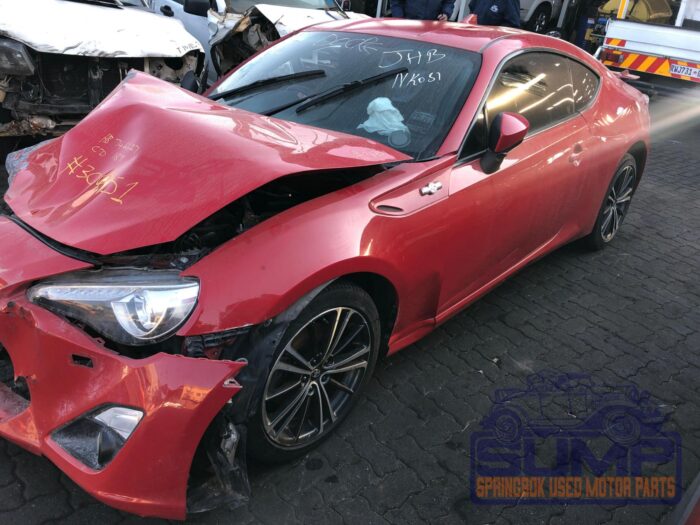 TOYOTA , 86 2 . 0 HIGH A / T , RED , 2015 ( 30051 ) - Image 3