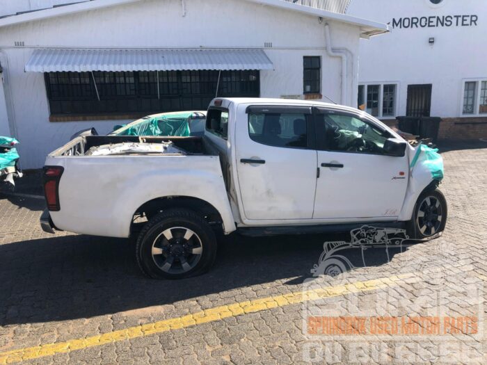 ISUZU , KB 250 D - TEQ HO X - RAIDER D / C , WHITE , 2016 ( 30573 ) - Image 3