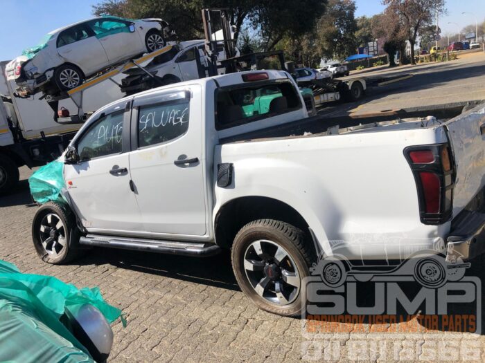 ISUZU , KB 250 D - TEQ HO X - RAIDER D / C , WHITE , 2016 ( 30573 ) - Image 7