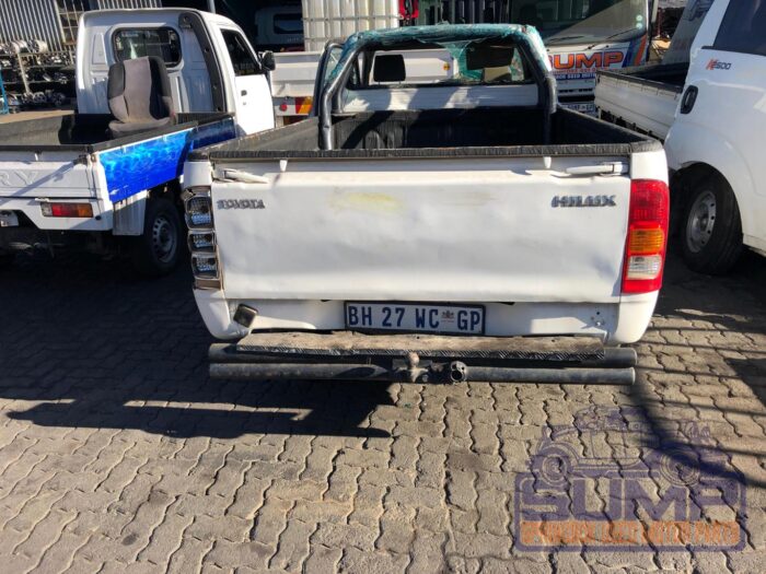 TOYOTA , HILUX 2 . 5 D - 4 D P / U S / C , WHITE , 2011 ( 30071 ) - Image 2