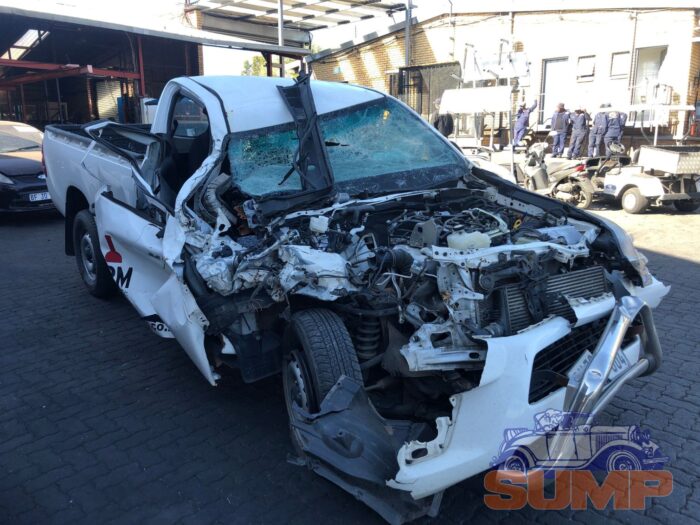 TOYOTA , HILUX 2 . 4 GD - 6 RB SRX P / U S / C , WHITE , 2016 ( 29548 ) - Image 2