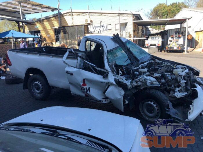 TOYOTA , HILUX 2 . 4 GD - 6 RB SRX P / U S / C , WHITE , 2016 ( 29548 ) - Image 3