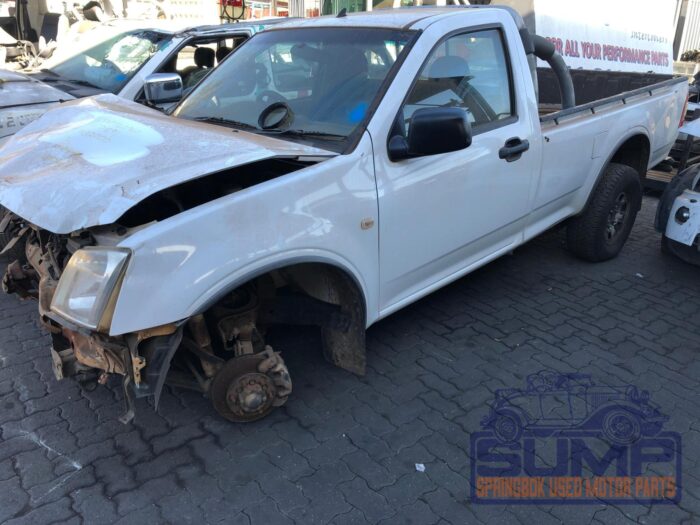 ISUZU , KB 250 D - TEQ LE P / U S / C , WHITE , 2011 ( 30066 ) - Image 3