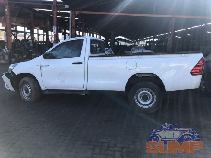 TOYOTA , HILUX 2 . 4 GD - 6 RB SRX P / U S / C , WHITE , 2016 ( 29548 ) - Image 7