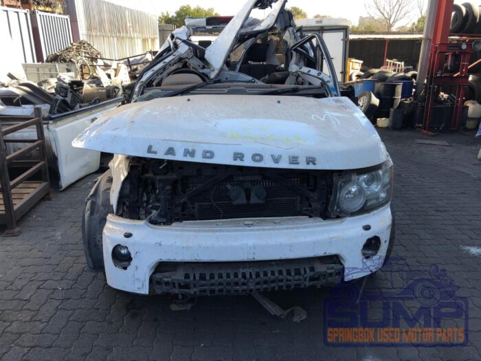 LANDROVER , DISCOVERY 4 3 . 0 TD / SD V 6 SE , WHITE , 2013 ( 30048 )