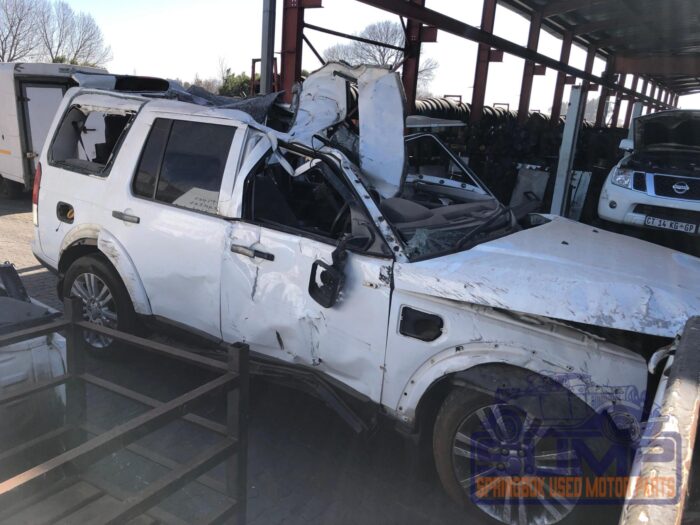 LANDROVER , DISCOVERY 4 3 . 0 TD / SD V 6 SE , WHITE , 2013 ( 30048 ) - Image 4