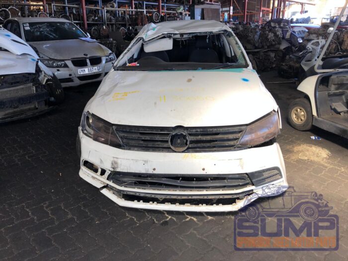 VOLKSWAGEN , JETTA GP 1 . 2 T Si TRENDLINE , WHITE , 2015 ( 30050 )