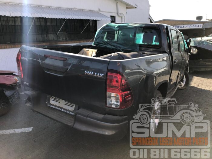 TOYOTA , HILUX 2 . 4 GD - 6 RB SRX D / C , GRAY , 2019 ( 30598 ) - Image 4