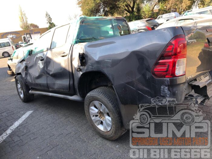 TOYOTA , HILUX 2 . 4 GD - 6 RB SRX D / C , GRAY , 2019 ( 30598 ) - Image 7