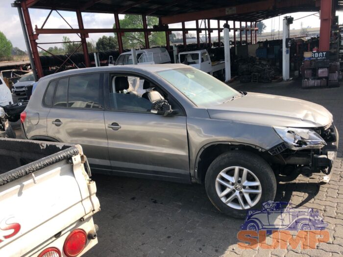 VOLKSWAGEN , TIGUAN 1 . 4 TSI TREND - FUN 4 MOT , GREY , 2010 ( 29582 ) - Image 3