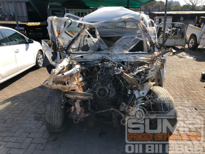 TOYOTA , HILUX 3 . 0 D - 4 D LEGEND 45 4 X 4 P / U D / C , WHITE , 2015 ( 30607 )