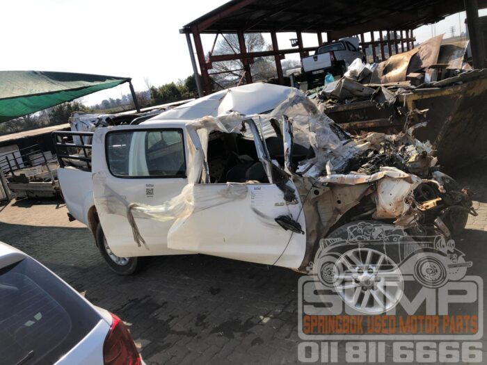 TOYOTA , HILUX 3 . 0 D - 4 D LEGEND 45 4 X 4 P / U D / C , WHITE , 2015 ( 30607 ) - Image 3