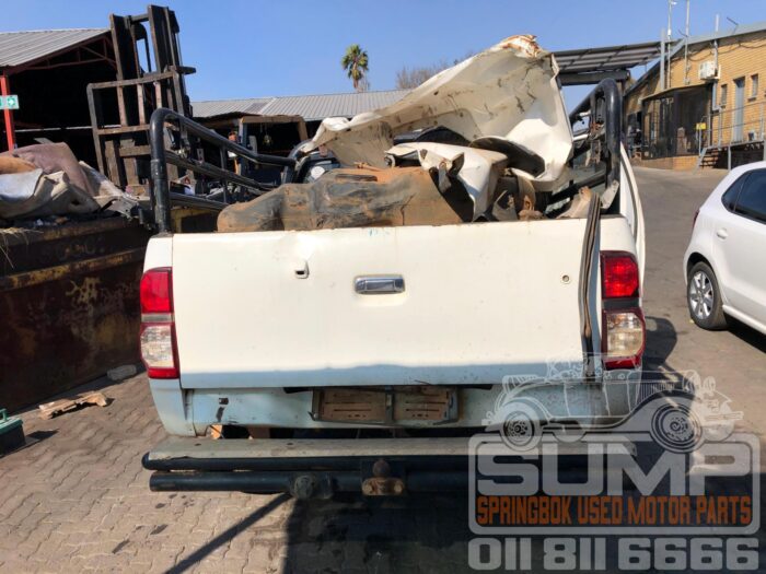 TOYOTA , HILUX 3 . 0 D - 4 D LEGEND 45 4 X 4 P / U D / C , WHITE , 2015 ( 30607 ) - Image 5