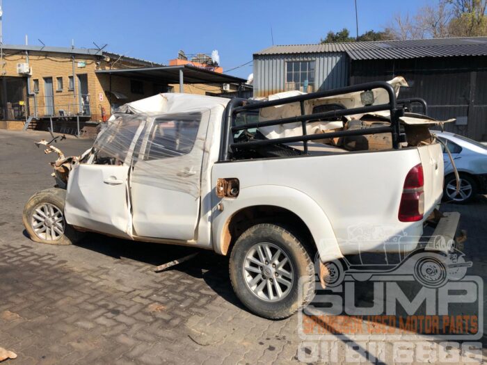 TOYOTA , HILUX 3 . 0 D - 4 D LEGEND 45 4 X 4 P / U D / C , WHITE , 2015 ( 30607 ) - Image 7