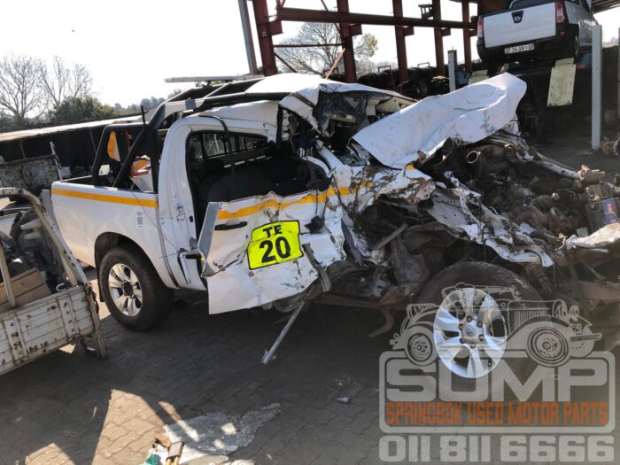 TOYOTA , HILUX 2 . 5 D - 4 D SRX 4 X 4 P / U S / C , WHITE , 2012 ( 30611 ) - Image 3