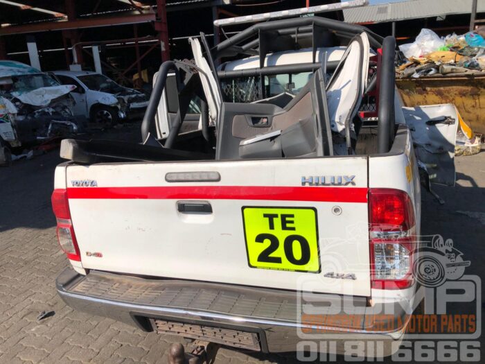 TOYOTA , HILUX 2 . 5 D - 4 D SRX 4 X 4 P / U S / C , WHITE , 2012 ( 30611 ) - Image 5