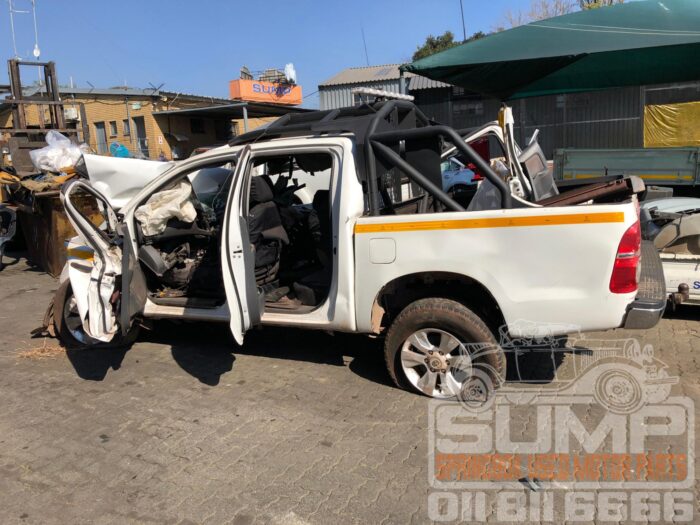 TOYOTA , HILUX 2 . 5 D - 4 D SRX 4 X 4 P / U S / C , WHITE , 2012 ( 30611 ) - Image 7