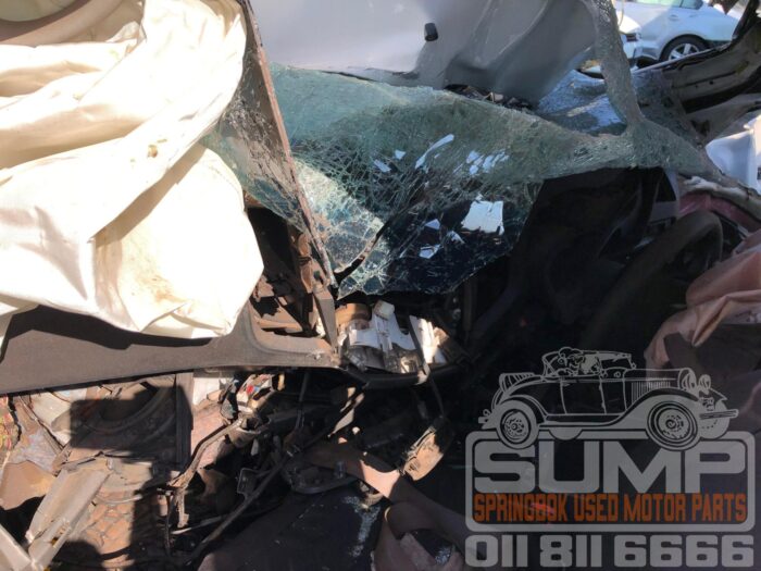 TOYOTA , HILUX 2 . 5 D - 4 D SRX 4 X 4 P / U S / C , WHITE , 2012 ( 30611 ) - Image 9