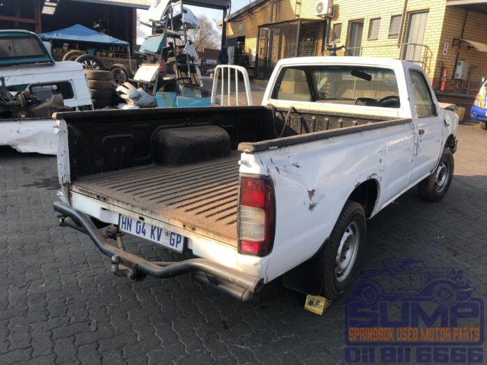 NISSAN , HARDBODY NP 300 2 . 0 LWB P / U S / C , WHITE , 2018 ( 30095 ) - Image 4