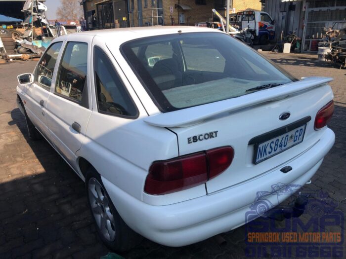 FORD , ESCORT 1 . 8 i Si H / B , WHITE , 1997 ( 30112 ) - Image 4
