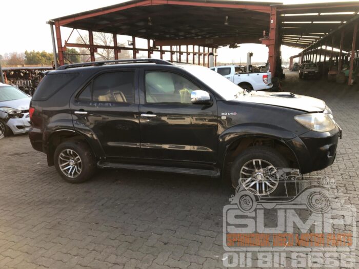 TOYOTA , FORTUNER 3 . 0 D - 4 D RAISED BODY , BLACK , 2007 ( 30622 ) - Image 3