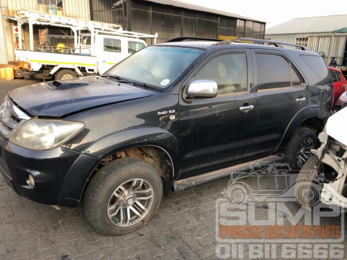 TOYOTA , FORTUNER 3 . 0 D - 4 D RAISED BODY , BLACK , 2007 ( 30622 ) - Image 7