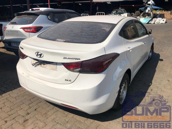 HYUNDAI , ELANTRA 1 . 6 GLS / PREMIUM , WHITE , 2013 ( 30130 ) - Image 4