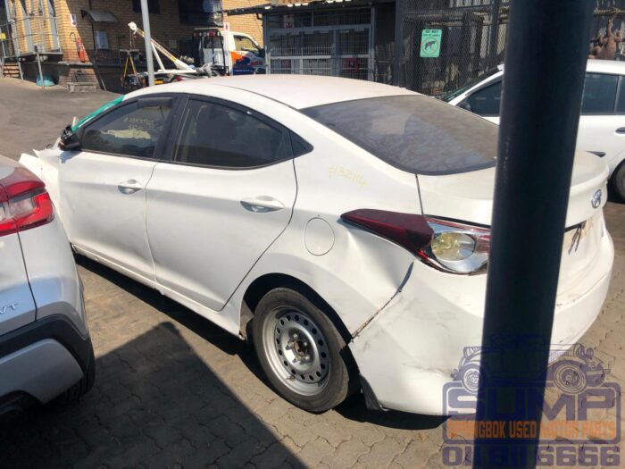 HYUNDAI , ELANTRA 1 . 6 GLS / PREMIUM , WHITE , 2013 ( 30130 ) - Image 7