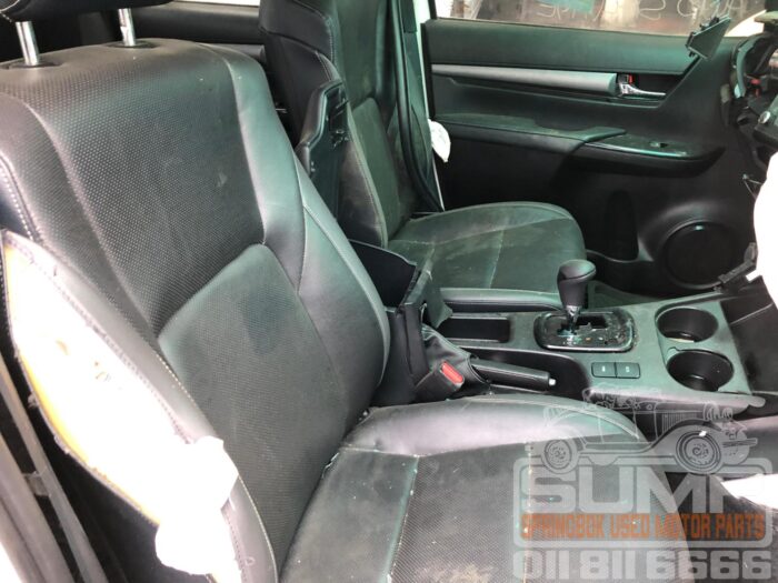 TOYOTA , HILUX 2 . 8 GD - 6 RB LEGEND A / T D / C , WHITE , 2023 ( 30689 ) - Image 10