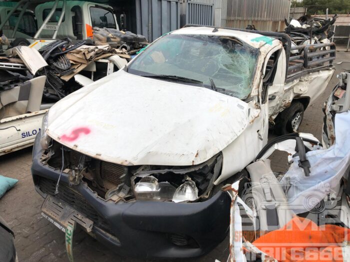 TOYOTA , HILUX 2 . 4 GD S A / C P / U S / C , WHITE , 2021 ( 30684 ) - Image 8