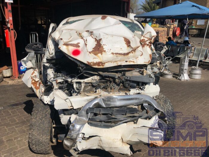 TOYOTA , FORTUNER 2 . 8 GD - 6 R / B A / T , WHITE , 2016 ( 30139 )