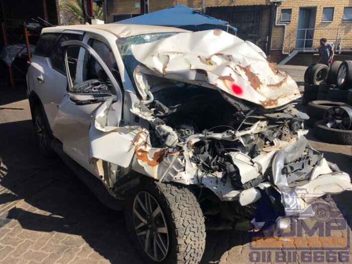 TOYOTA , FORTUNER 2 . 8 GD - 6 R / B A / T , WHITE , 2016 ( 30139 ) - Image 2