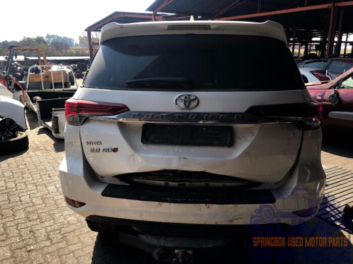 TOYOTA , FORTUNER 2 . 8 GD - 6 R / B A / T , WHITE , 2016 ( 30139 ) - Image 5