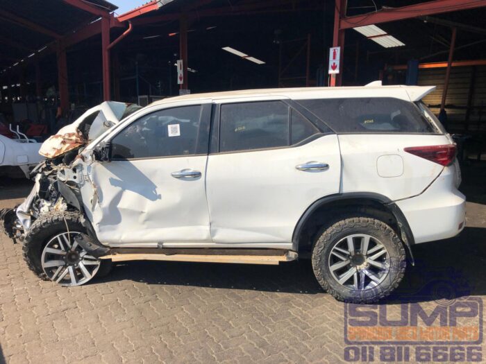 TOYOTA , FORTUNER 2 . 8 GD - 6 R / B A / T , WHITE , 2016 ( 30139 ) - Image 7