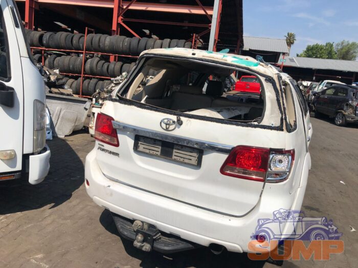 TOYOTA , FORTUNER 3 . 0 D 4 - D RAISED BODY , 2008 ( 29639 ) - Image 3