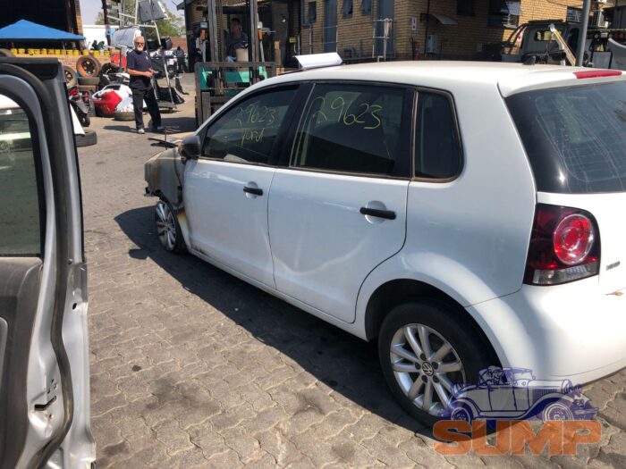 VOLKSWAGEN , POLO VIVO GP 1 . 4 CONCEPTLINE 5 DR , WHITE , 2015 ( 29624 ) - Image 4