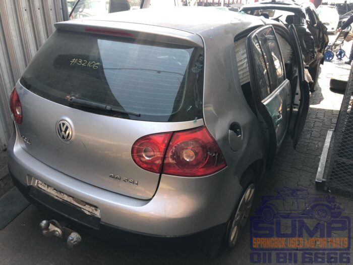VOLKSWAGEN , GOLF 5 2 . 0 FSI SPORTLINE , SILVER , 2004 ( 30134 ) - Image 4
