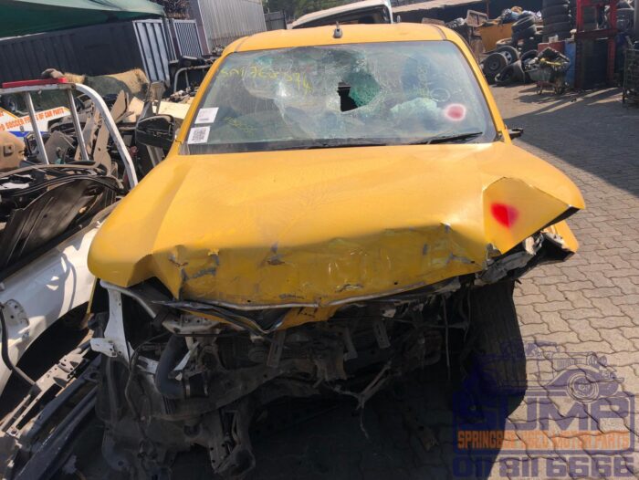 TOYOTA , HILUX 2 . 4 GD S / C , WHITE / YELLLOW / RED WRAP , 2019 ( 30142 )