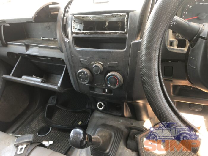 ISUZU , KB 250 D - TEQ LE E / CAB , WHITE , 2018 ( 29636 ) - Image 5